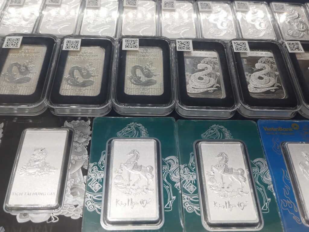 Foothold Vietnam the other metal: Silver